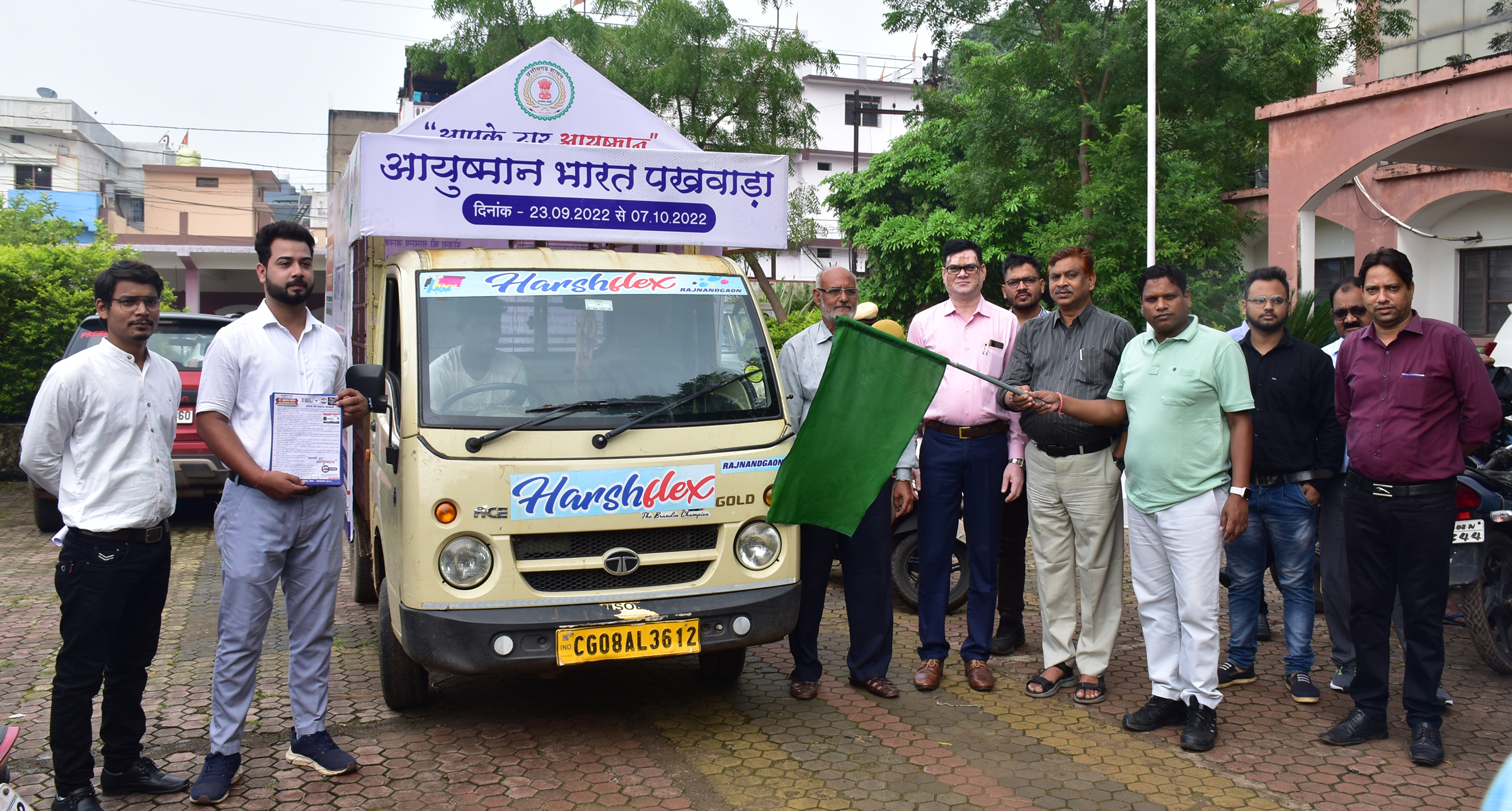 प्रचार-प्रसार रथ को हरी झंडी दिखाकर किया रवाना