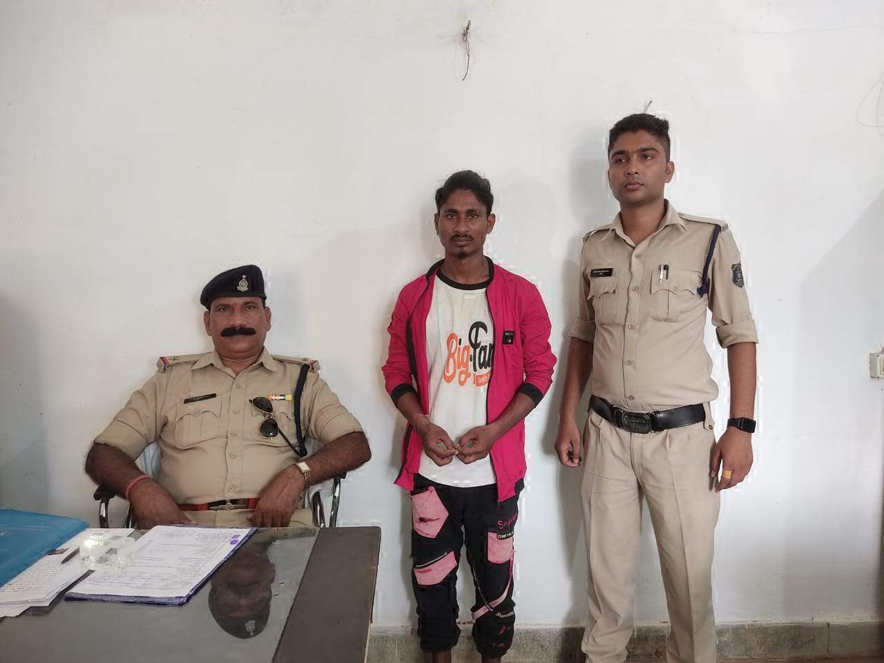 रेप का फरार आरोपी पकड़ाया 