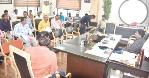 जोन 5 के महादेवा तालाब होगा कब्जामुक्त, कबाड़ी हटेंगे सडक़ से, दीपावली से पहले होगी सफाई जोन 5 के महादेवा तालाब होगा कब्जामुक्त, कबाड़ी हटेंगे सडक़ से, दीपावली से पहले होगी सफाई