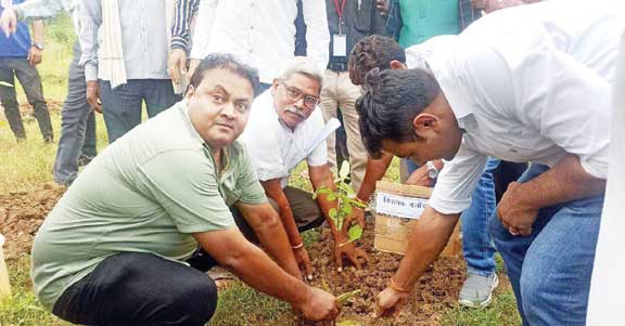 साइबर क्राइम के प्रति जागरूकता कार्यक्रम शुरू, रोपे पौधे