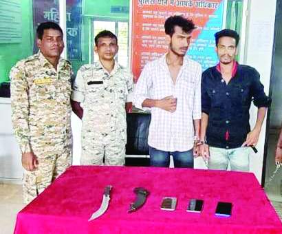 चाकू दिखा मोबाइल लूट, 2 बंदी