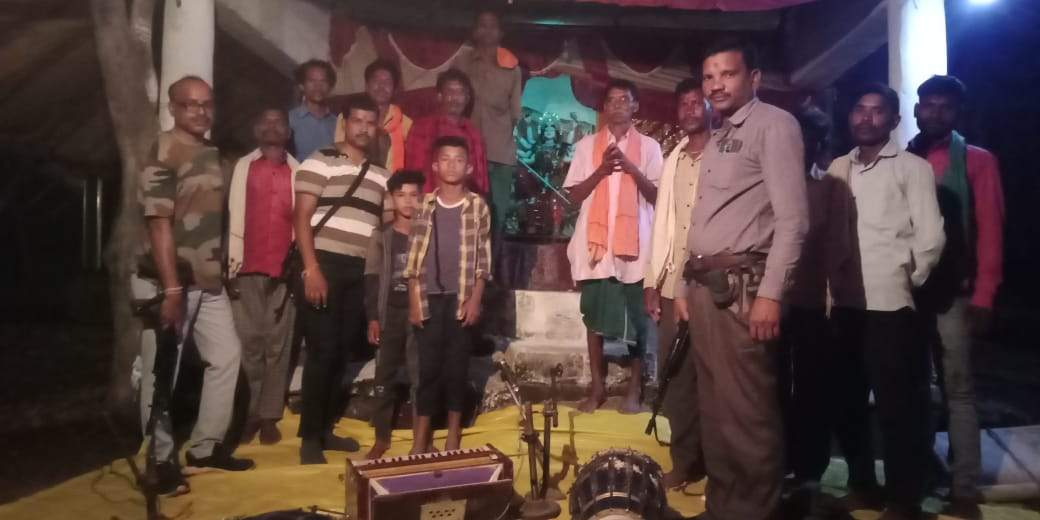 पुलिस ने नक्सल प्रभावित क्षेत्रों का किया दौरा पुलिस ने नक्सल प्रभावित क्षेत्रों का किया दौरा