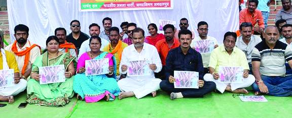 सौ साल पुराने वट वृक्ष को निर्ममता से काटना, वास्तव में हत्या है- संजय पाण्डेय सौ साल पुराने वट वृक्ष को निर्ममता से काटना, वास्तव में हत्या है- संजय पाण्डेय