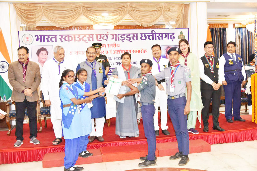 राजभवन में स्काउट गाइड रोवर रेंजर सम्मानित राजभवन में स्काउट गाइड रोवर रेंजर सम्मानित