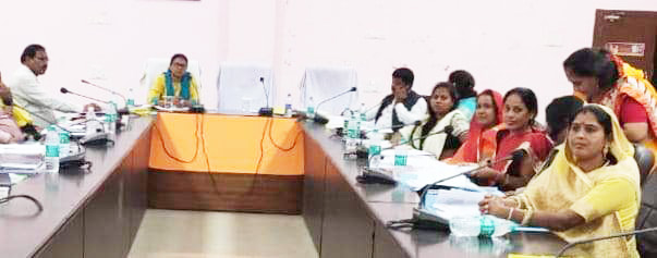 नलजल योजना के कार्यों को ले बिफरीं जिपं सदस्य