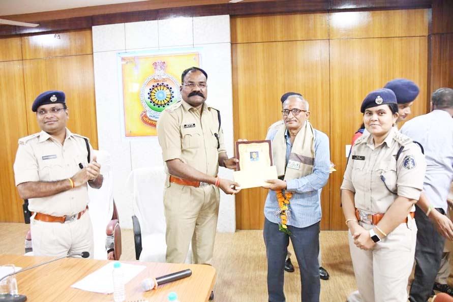 सेवानिवृत्ति पर जवानों को दी विदाई सेवानिवृत्ति पर जवानों को दी विदाई