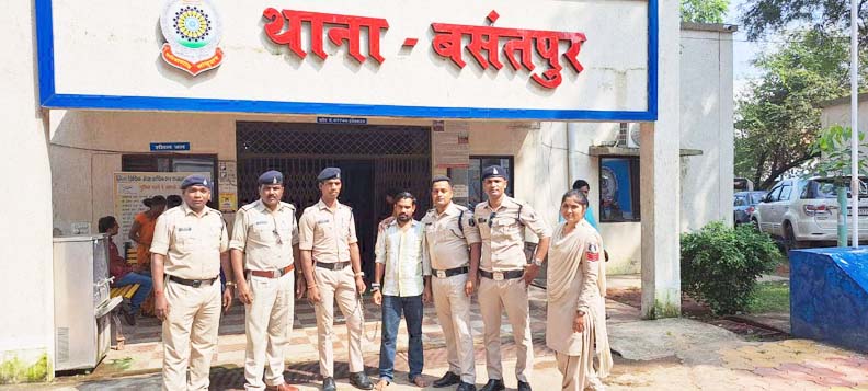 10 वर्ष से रेप करने वाला पकड़ाया 10 वर्ष से रेप करने वाला पकड़ाया
