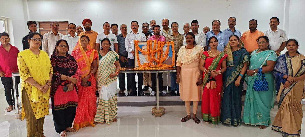 गांधी और शास्त्री को कांग्रेसियों ने किया याद गांधी और शास्त्री को कांग्रेसियों ने किया याद