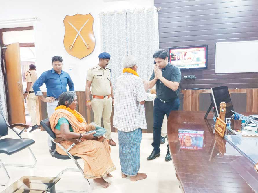 एसपी ने किया बुजुर्गों का सम्मान एसपी ने किया बुजुर्गों का सम्मान