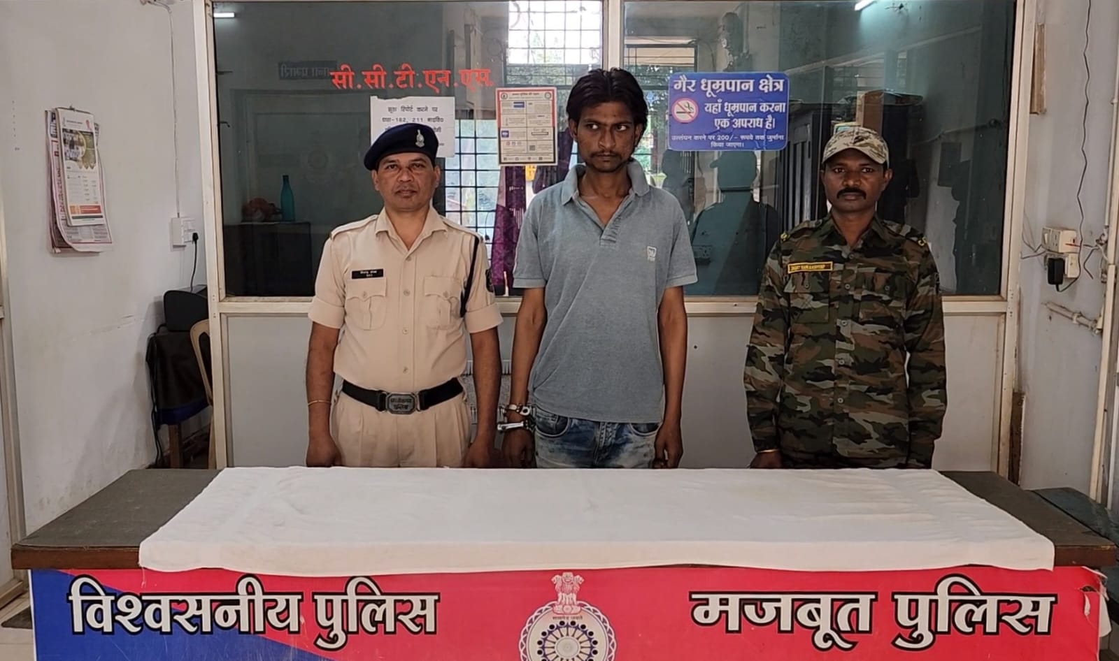 15 माह से फरार गांजा तस्कर एमपी से गिरफ्तार 15 माह से फरार गांजा तस्कर एमपी से गिरफ्तार