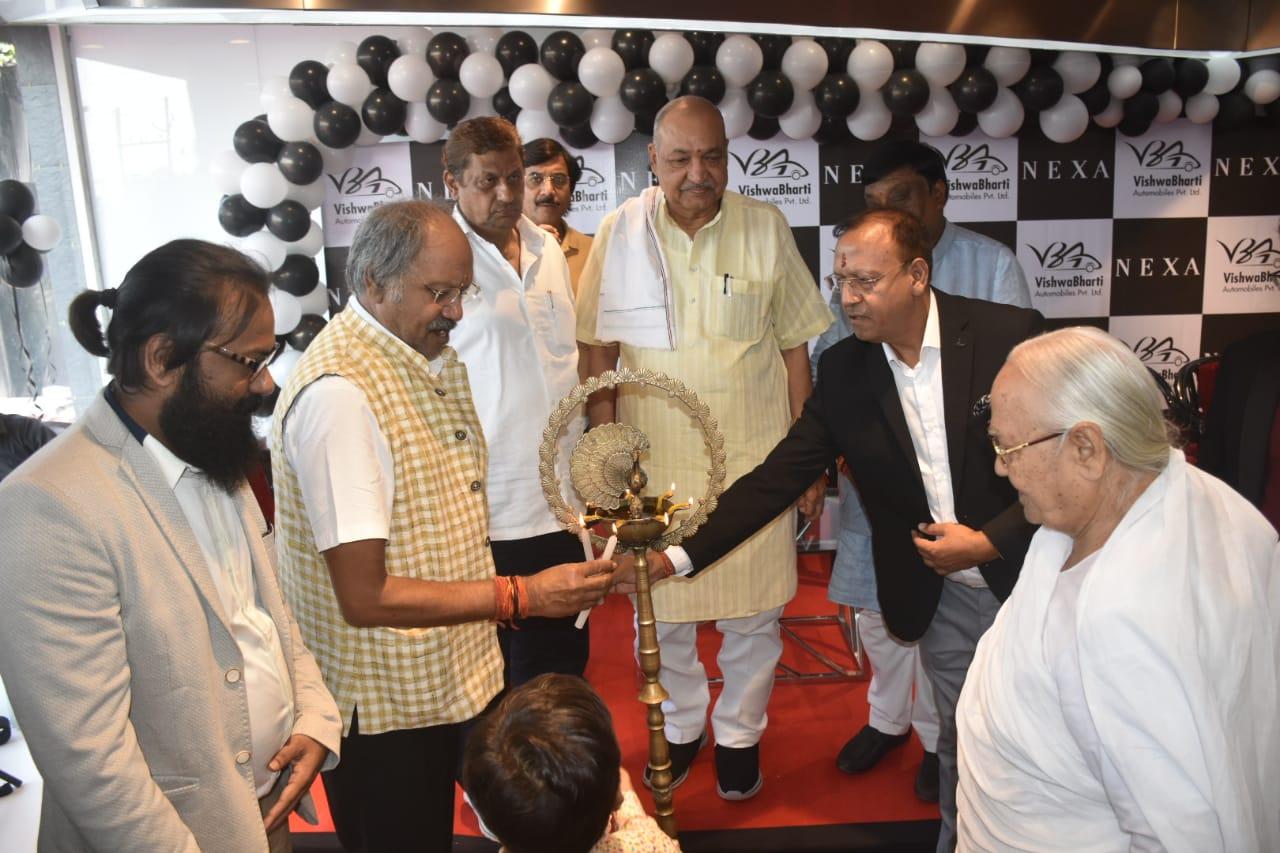 वीबीए के नेक्सा शोरूम में पहले दिन बिकीं 11 कारें वीबीए के नेक्सा शोरूम में पहले दिन बिकीं 11 कारें