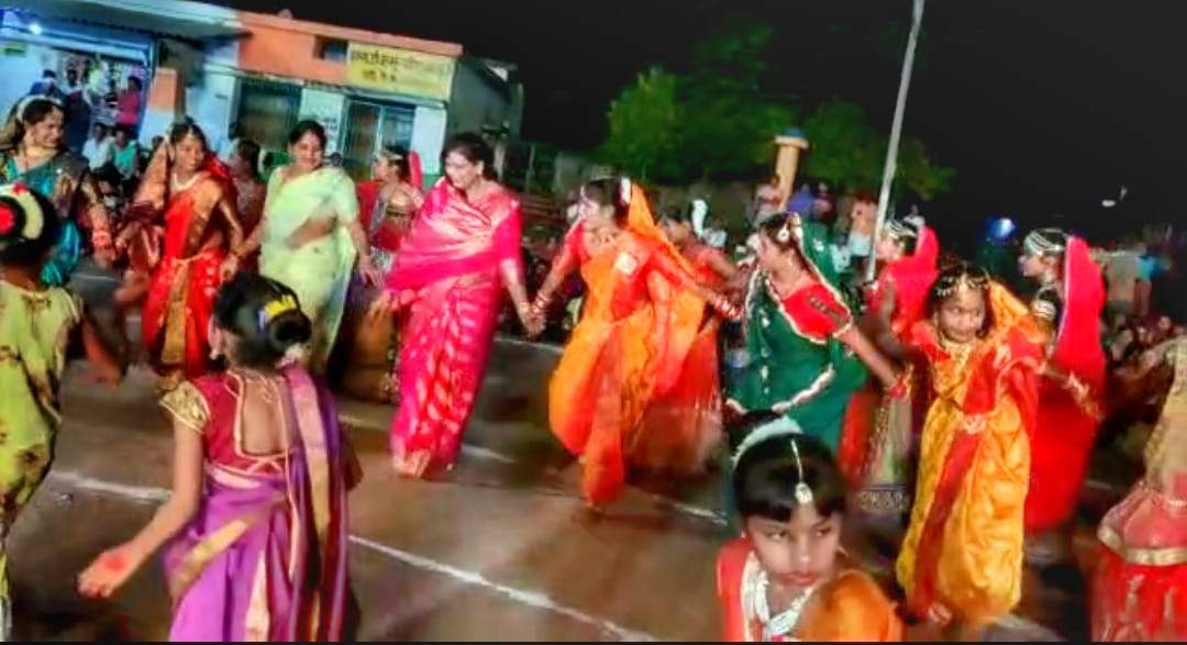 विधायक संगीता ने खेली पंजड़ी विधायक संगीता ने खेली पंजड़ी