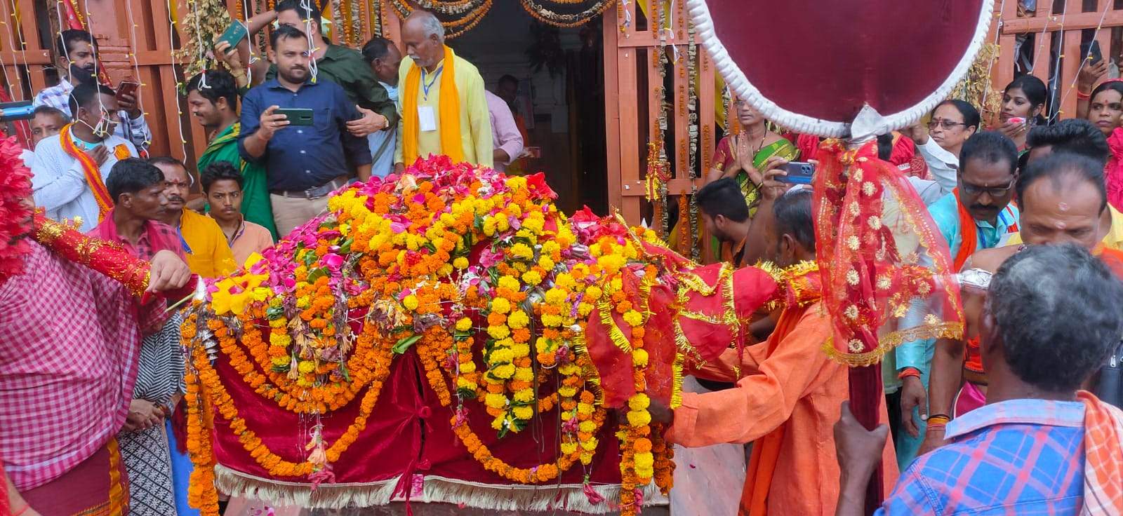 बस्तर दशहरा में शामिल होने मां दंतेश्वरी रवाना