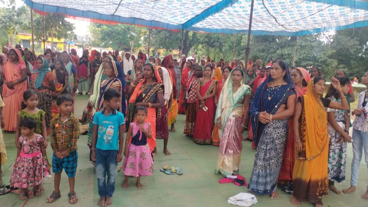 कोयला सत्याग्रह में जुटे सैकड़ों कोयला सत्याग्रह में जुटे सैकड़ों