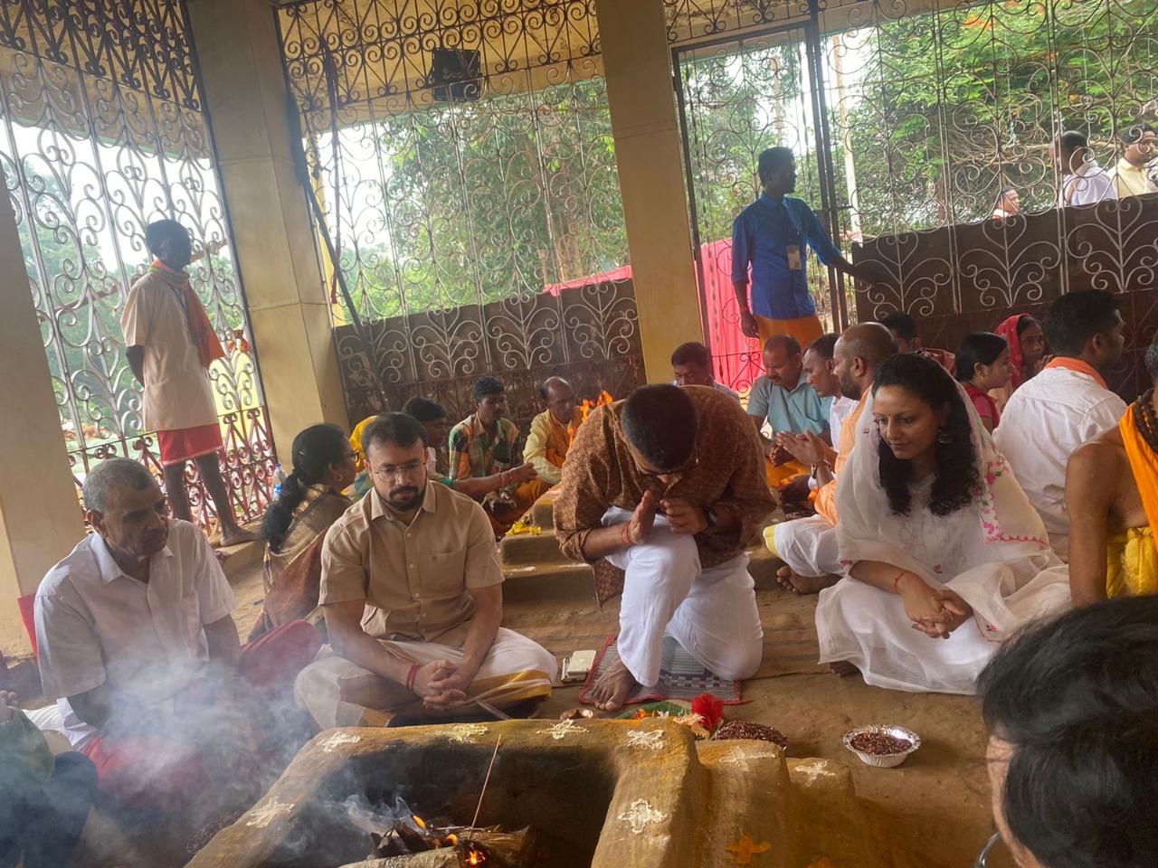 कलेक्टर-एसपी ने हवन में डाली आहुतियां