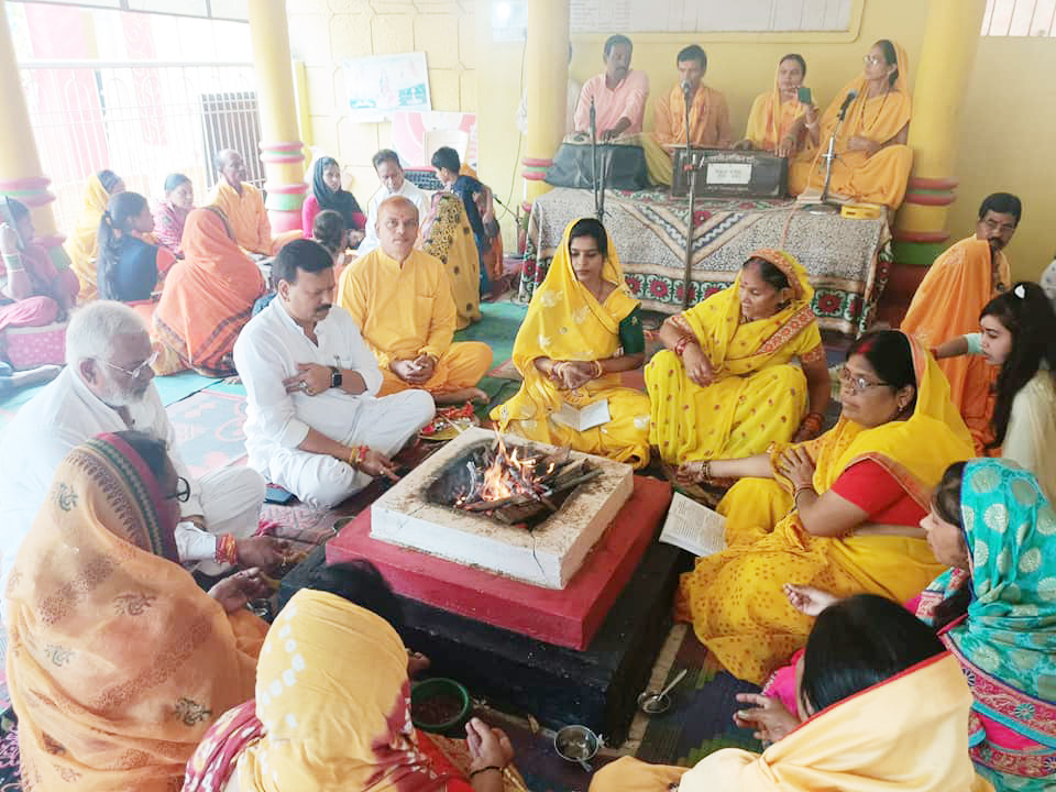 गायत्री मंदिर नवमीं अनुष्ठान कार्यक्रम में शामिल हुए संसदीय सचिव गायत्री मंदिर नवमीं अनुष्ठान कार्यक्रम में शामिल हुए संसदीय सचिव