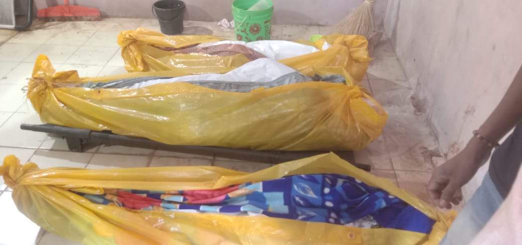 पति-पत्नी और बेटी की गला रेतकर हत्या, जांच शुरू