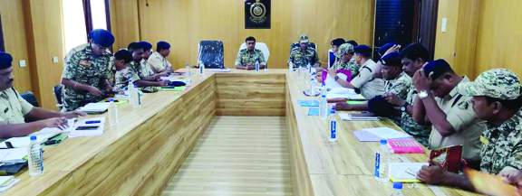 लंबित अपराधों के निकाल के लिए एसपी ने ली क्राइम मीटिंग लंबित अपराधों के निकाल के लिए एसपी ने ली क्राइम मीटिंग