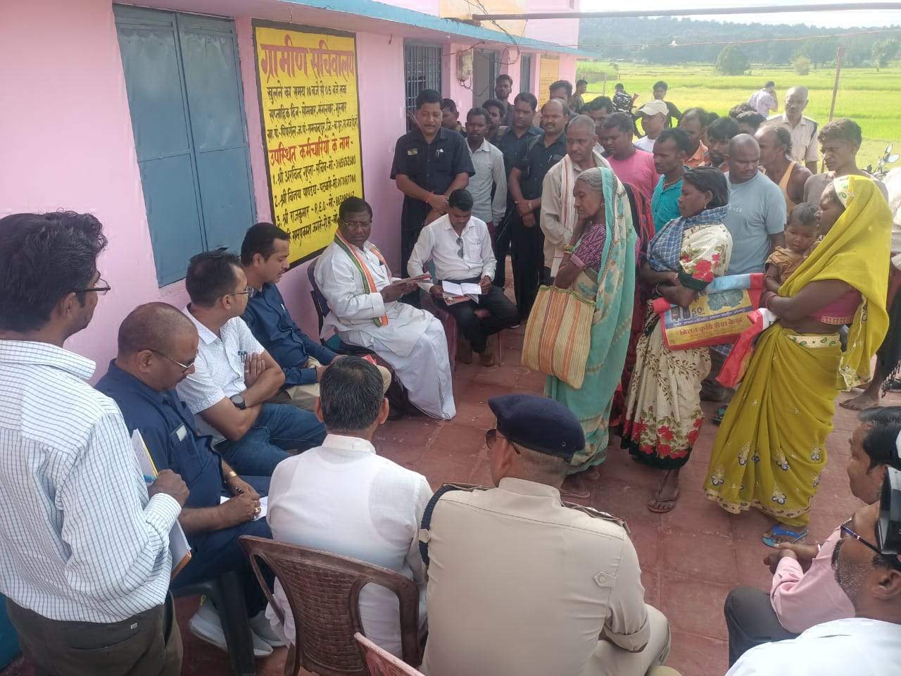 विधायक से राशन नहीं देने की शिकायत, जांच शुरू