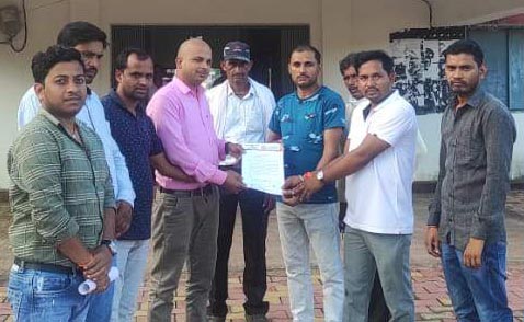 जर्जर सडक़ों को सुधारने की मांग, भाजयुमो ने सौंपा ज्ञापन