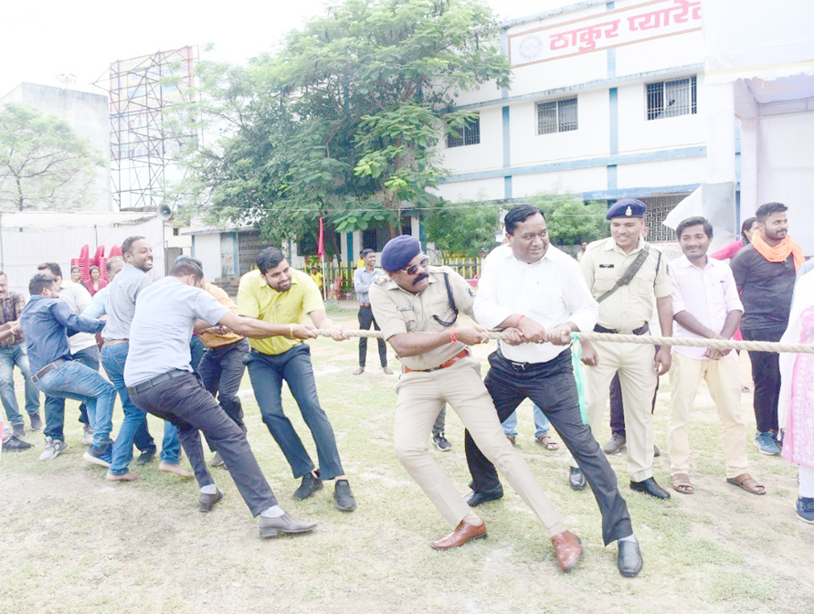 कलेक्टर-एसपी ने खिलाडिय़ों का बढ़ाया उत्साह कलेक्टर-एसपी ने खिलाडिय़ों का बढ़ाया उत्साह