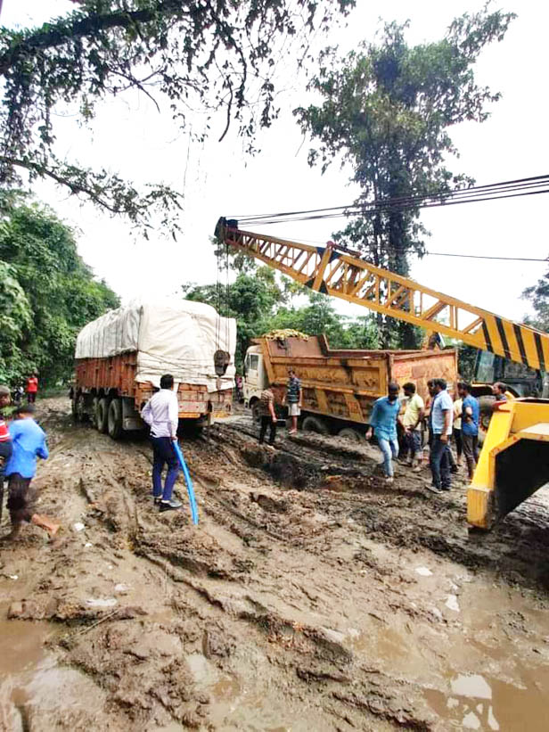 घरघोड़ा मार्ग पर लगा लंबा जाम
