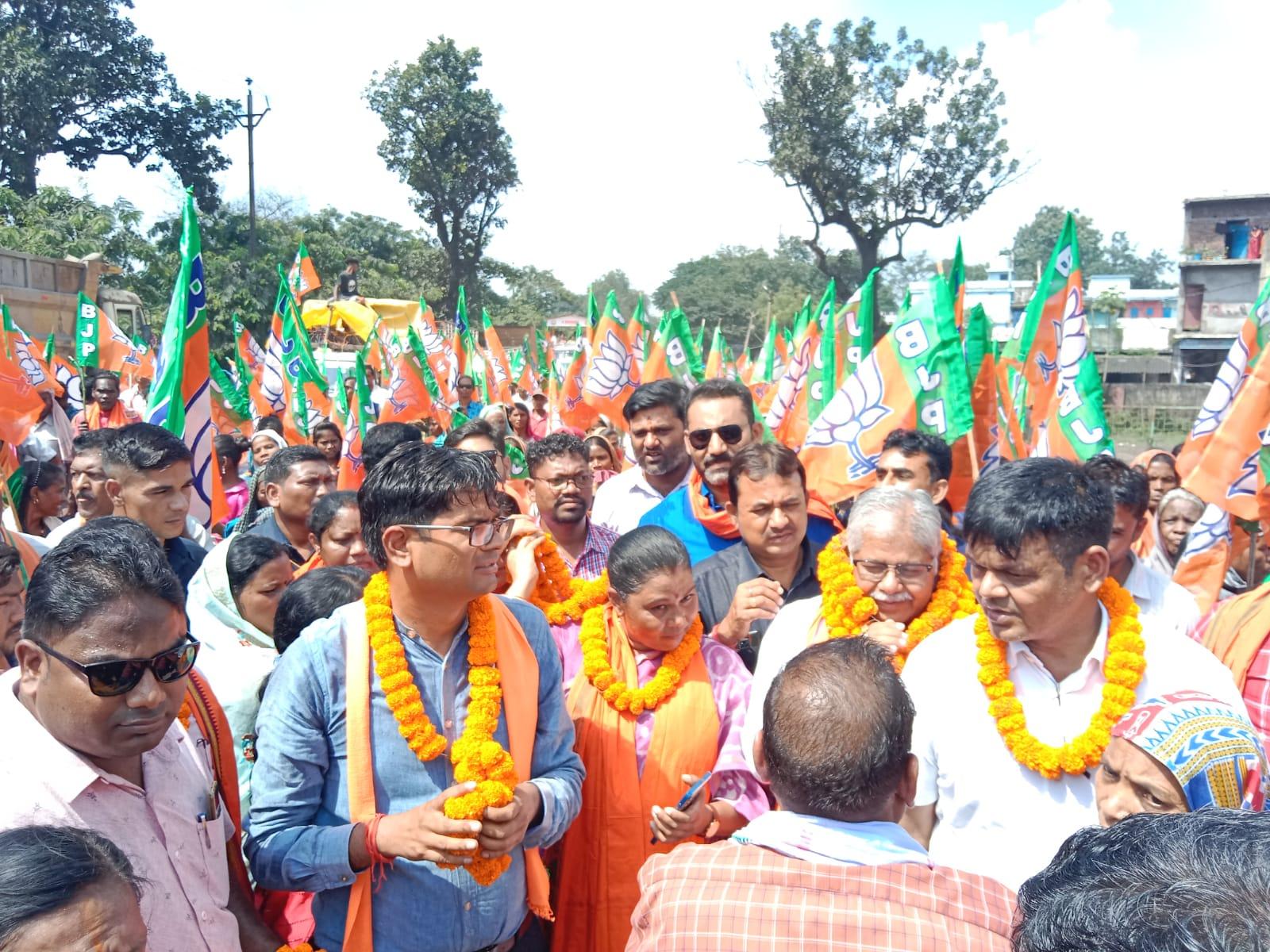 सडक़ सडक़ पर आ गई है-कौशिक