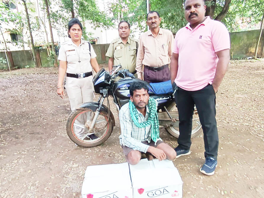 2 पेटी विदेशी मदिरा संग एक बंदी