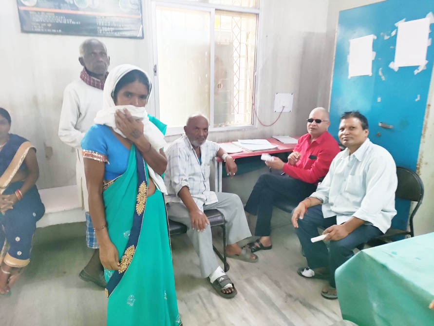 जिला अस्पताल में गंदगी का आलम, दुर्गंध से मरीज परेशान जिला अस्पताल में गंदगी का आलम, दुर्गंध से मरीज परेशान