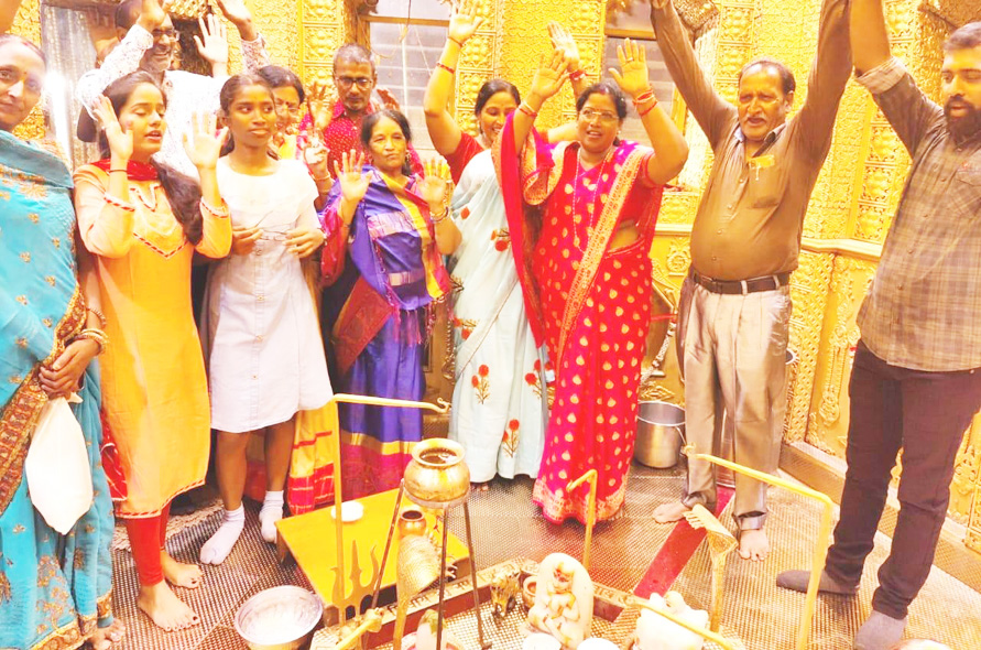 बागेश्वर महादेव मंदिर में हर्षोल्लास से मना शरद पूर्णिमा बागेश्वर महादेव मंदिर में हर्षोल्लास से मना शरद पूर्णिमा