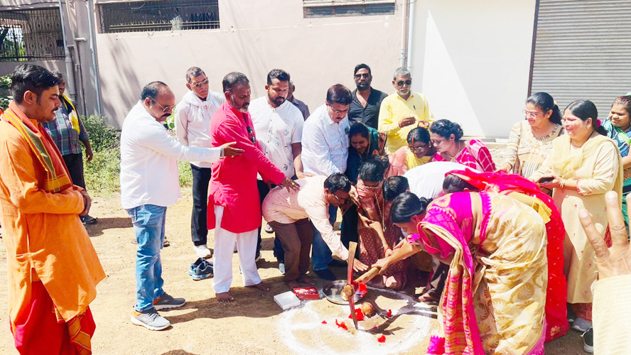 मेयर ने किया सौंदर्यीकरण का भूमिपूजन मेयर ने किया सौंदर्यीकरण का भूमिपूजन