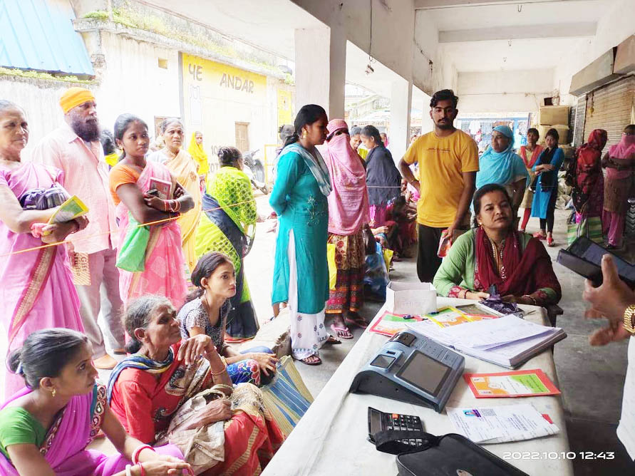 सर्वर की परेशानी, ई-पॉश मशीन से नहीं मिल रहा राशन