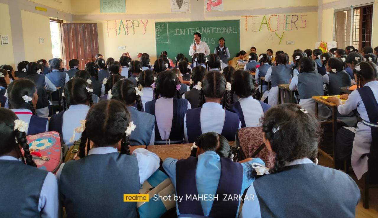 शालाओं में मना अंतरराष्ट्रीय बालिका दिवस
