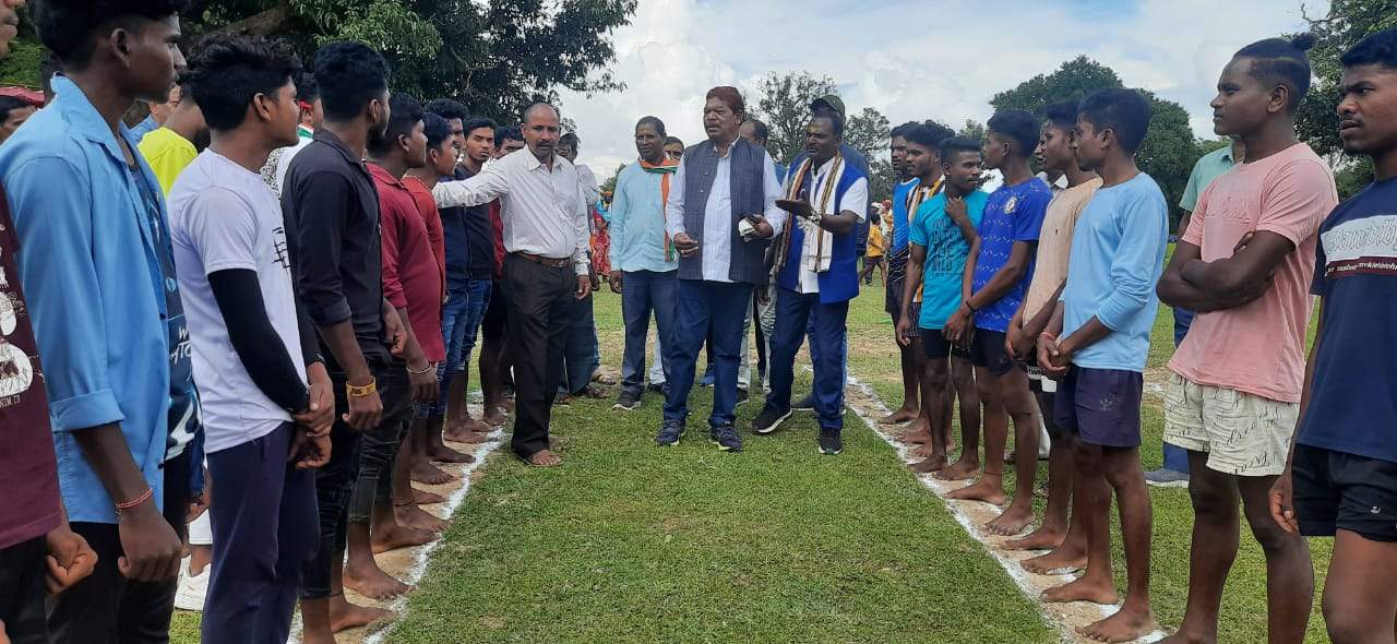 विधायक चंदन ने किया छत्तीसगढिय़ा ओलंपिक का समापन विधायक चंदन ने किया छत्तीसगढिय़ा ओलंपिक का समापन
