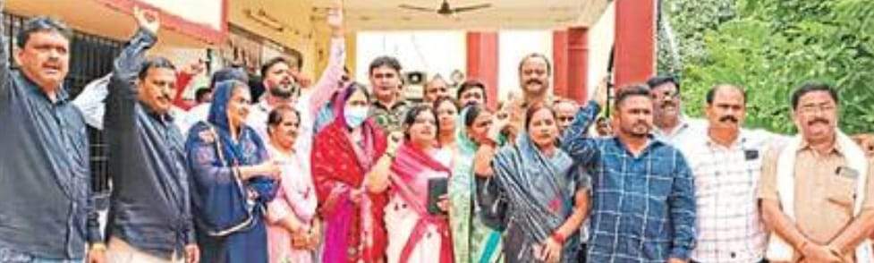 भाजपा की अंदरूनी कलह, शकुंतला की कुर्सी बची भाजपा की अंदरूनी कलह, शकुंतला की कुर्सी बची