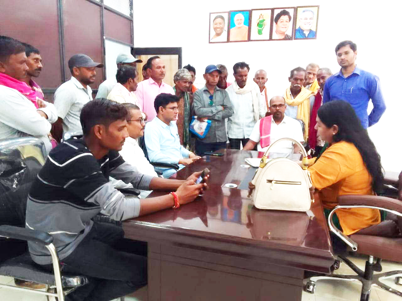 फसल क्षतिपूर्ति की राशि की मांग की गुहार