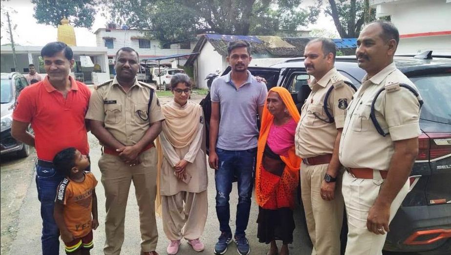 बस स्टैंड में भटक रही वृद्ध महिला के परिजनों को ढूंढ निकाला गौरेला पुलिस ने