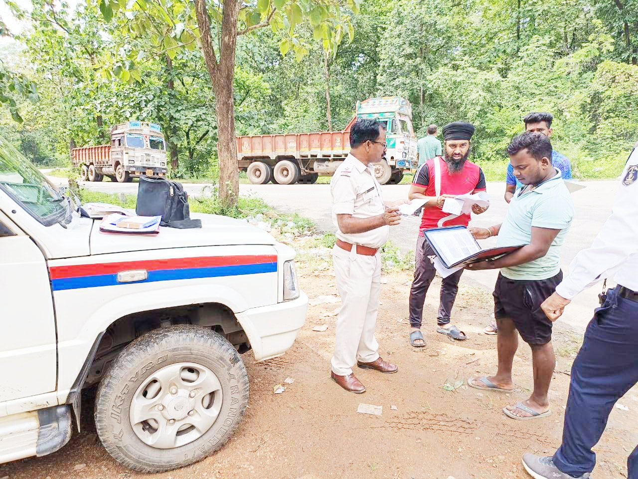 15 वाहनों का चालान कटा