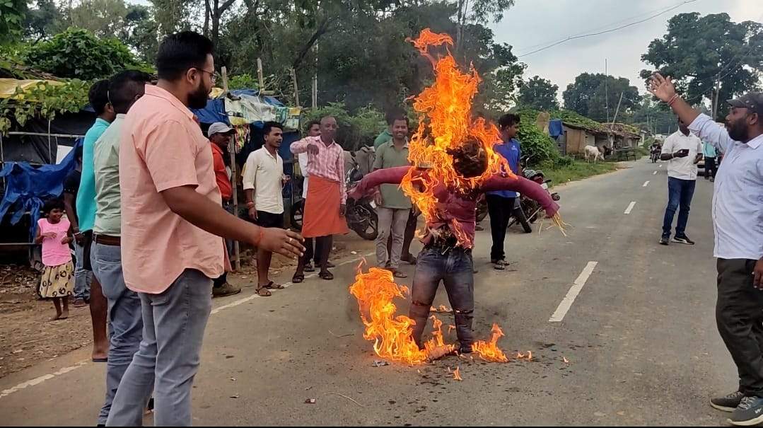 भूपेश सरकार का पुतला दहन