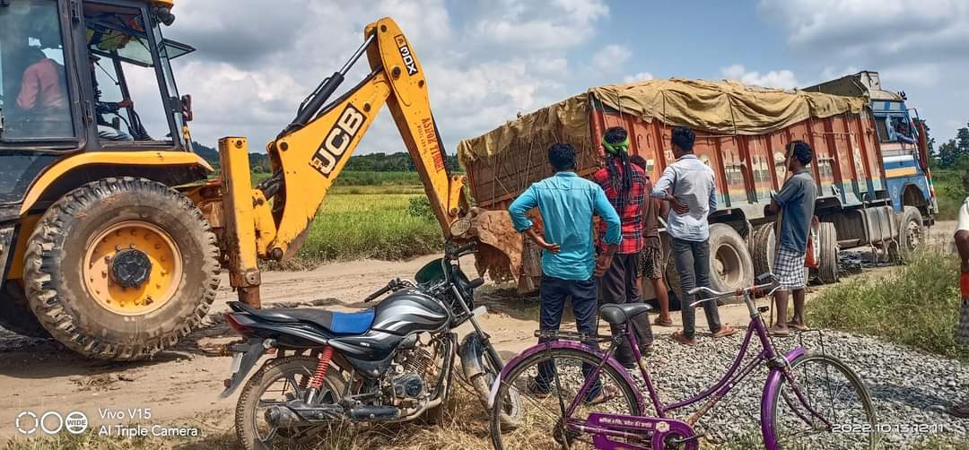 सडक़ जर्जर, कई आंदोलन, पर हर बार मिला आश्वासन, लोगों में रोष
