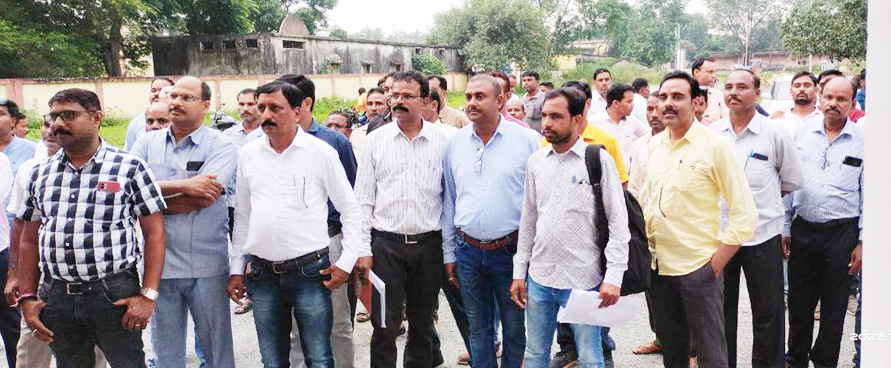 सीएम-खाद्यमंत्री के नाम ज्ञापन