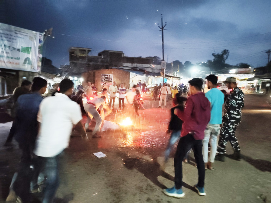 भाजयुमो ने मुख्यमंत्री का किया पुतला दहन, पुलिस ने रोका