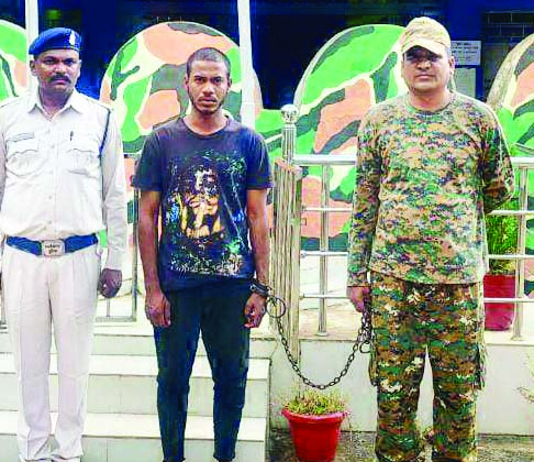 चाकू से हमला करने वाले दो नाबालिग समेत तीन गिरफ्तार चाकू से हमला करने वाले दो नाबालिग समेत तीन गिरफ्तार