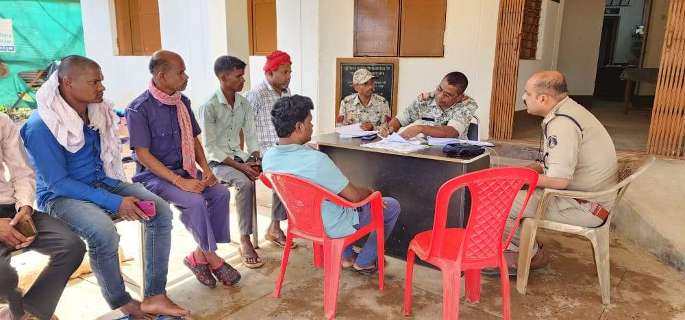 युवती ने जंगल में लगाई फाँसी, दो दिन बाद परिजनों को चला पता युवती ने जंगल में लगाई फाँसी, दो दिन बाद परिजनों को चला पता