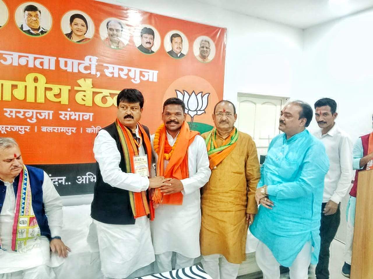 आदिवासी नेता इंदर भगत का भाजपा प्रवेश