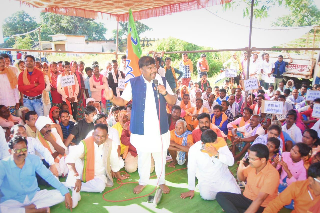 भाजपा ने किया नारायणपुर विधायक के कार्यालय का घेराव