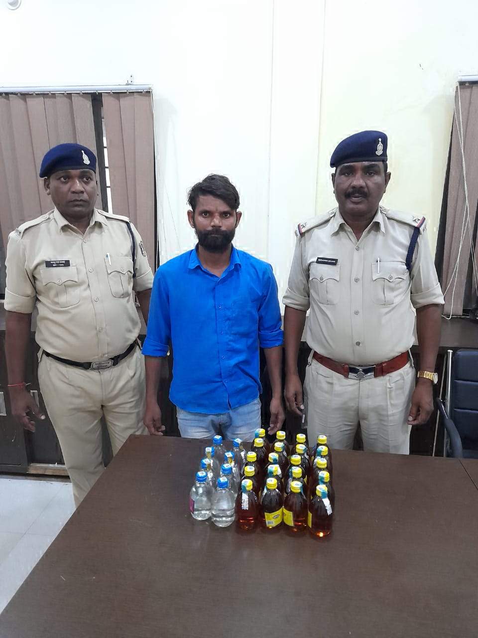 शराब कोचिया पकड़ाया शराब कोचिया पकड़ाया