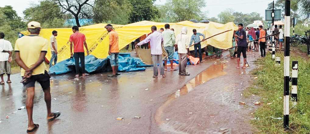 उपतहसील के नाम परिवर्तन को लेकर स्टेट हाइवे जाम उपतहसील के नाम परिवर्तन को लेकर स्टेट हाइवे जाम