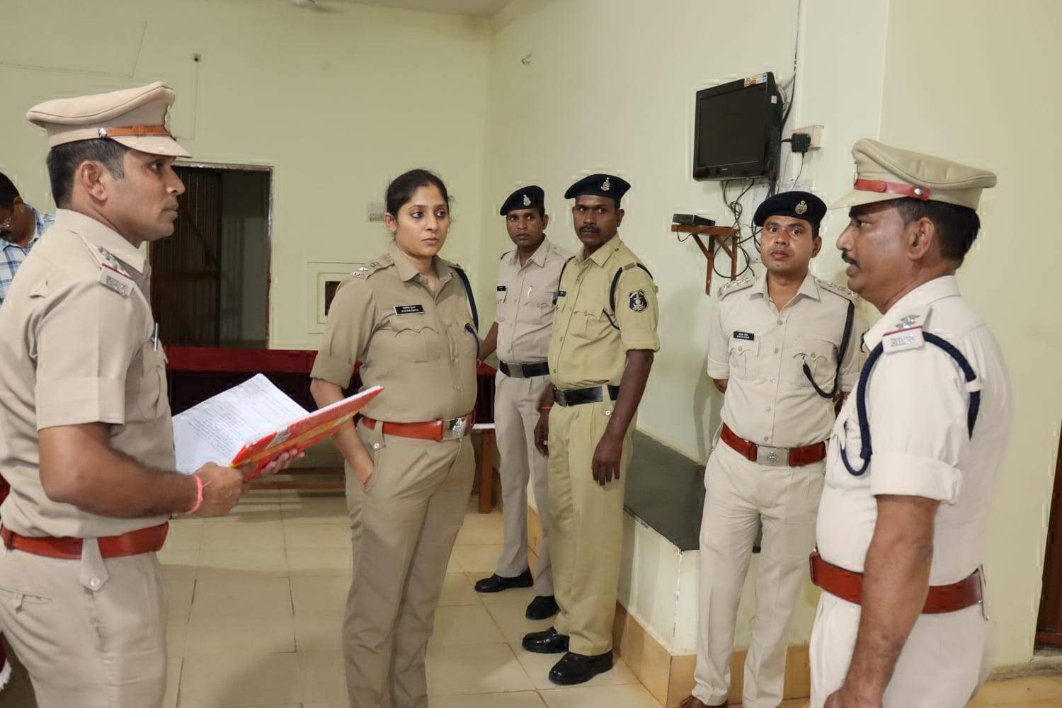 एसपी ने गांधीनगर थाना का किया निरीक्षण