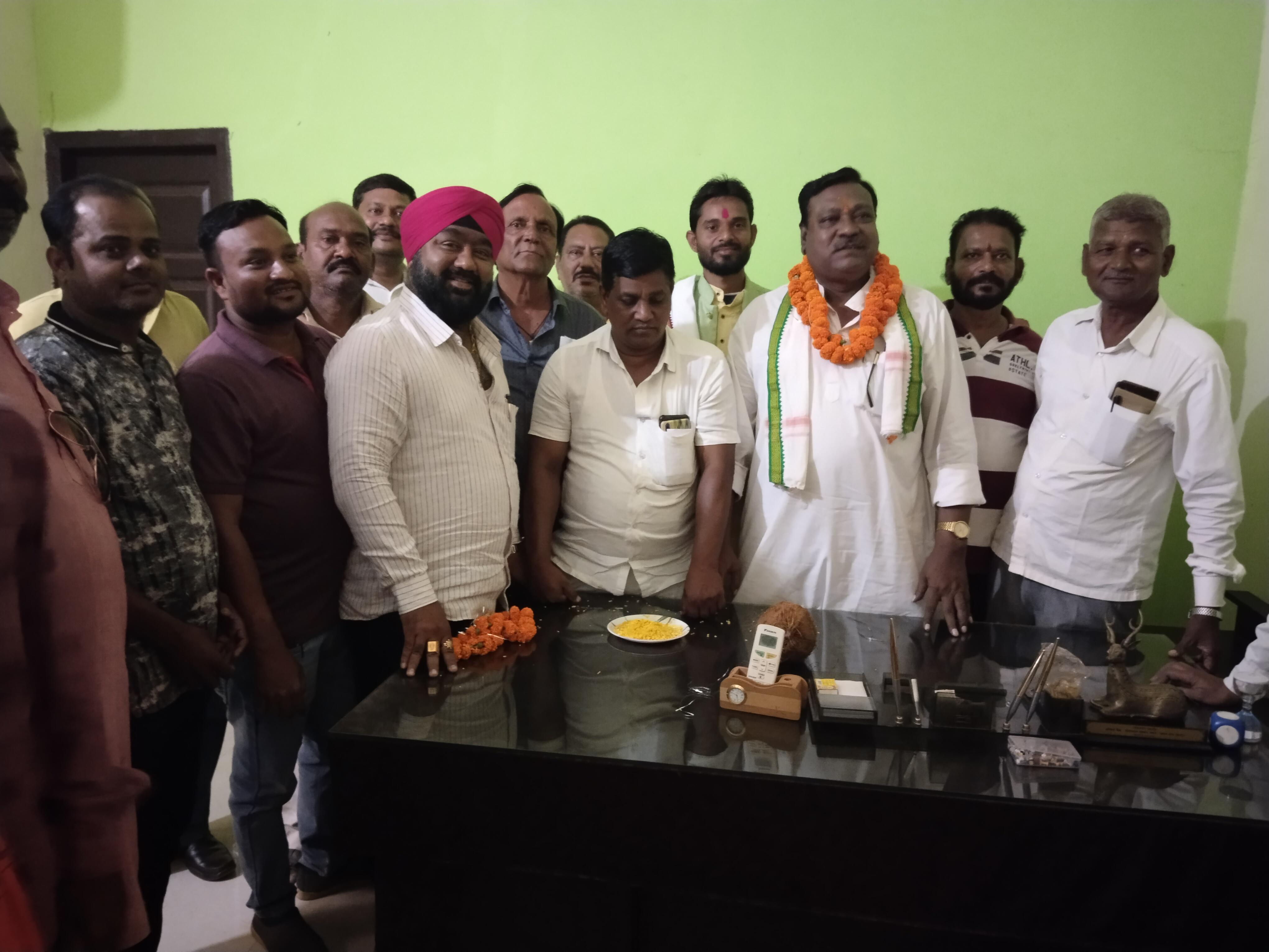 सुनील कौशल ने अभनपुर सोसायटी का रिसीवर पद संभाला सुनील कौशल ने अभनपुर सोसायटी का रिसीवर पद संभाला